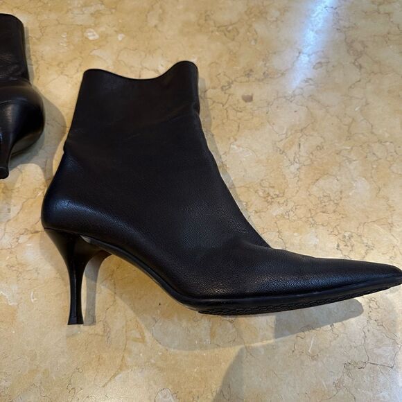 Gucci black leather side, zip ankle boot. Size 10. Brand new never been worn - Picture 8 of 10